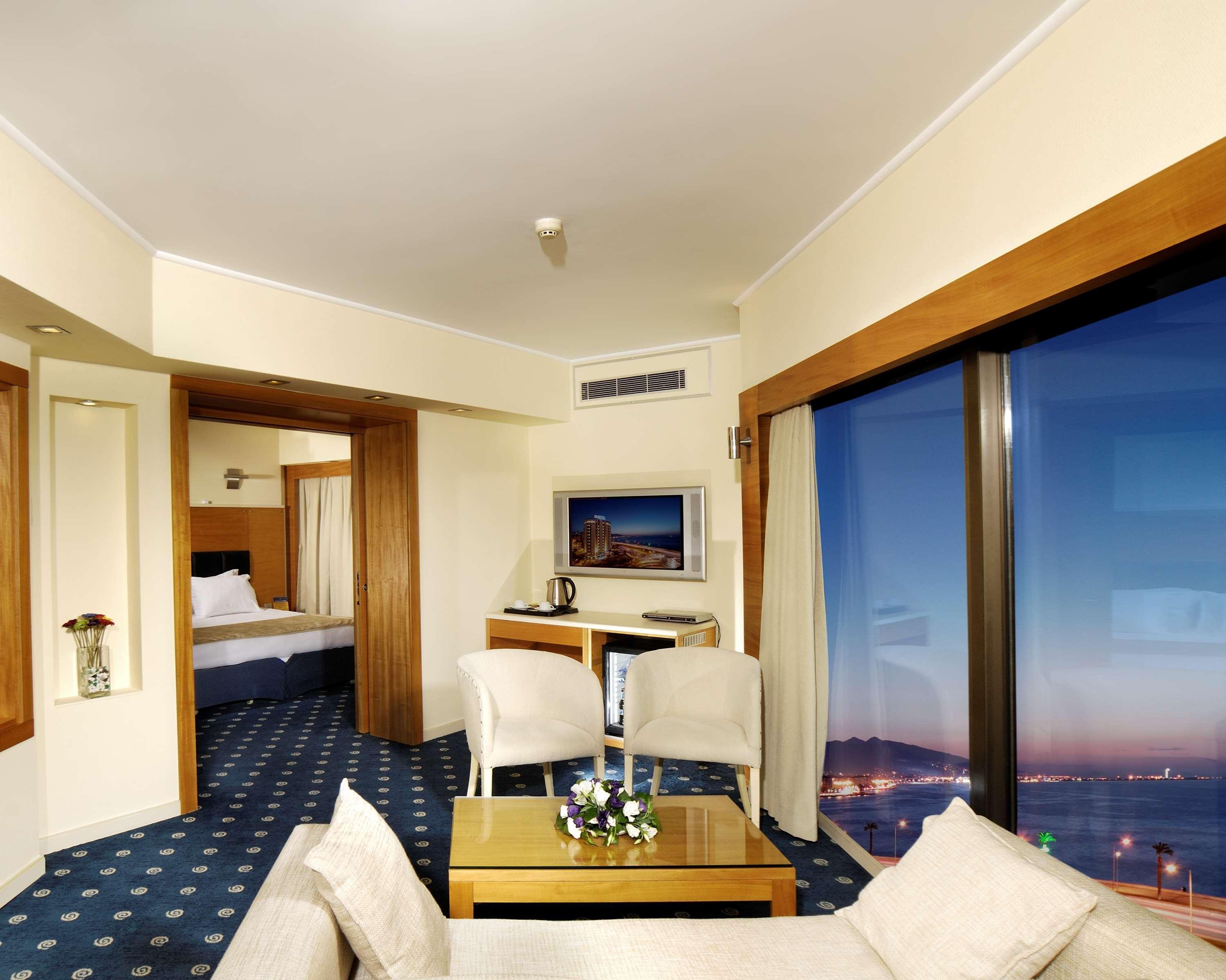 Best Western Plus Hotel Konak Izmir Bagian luar foto