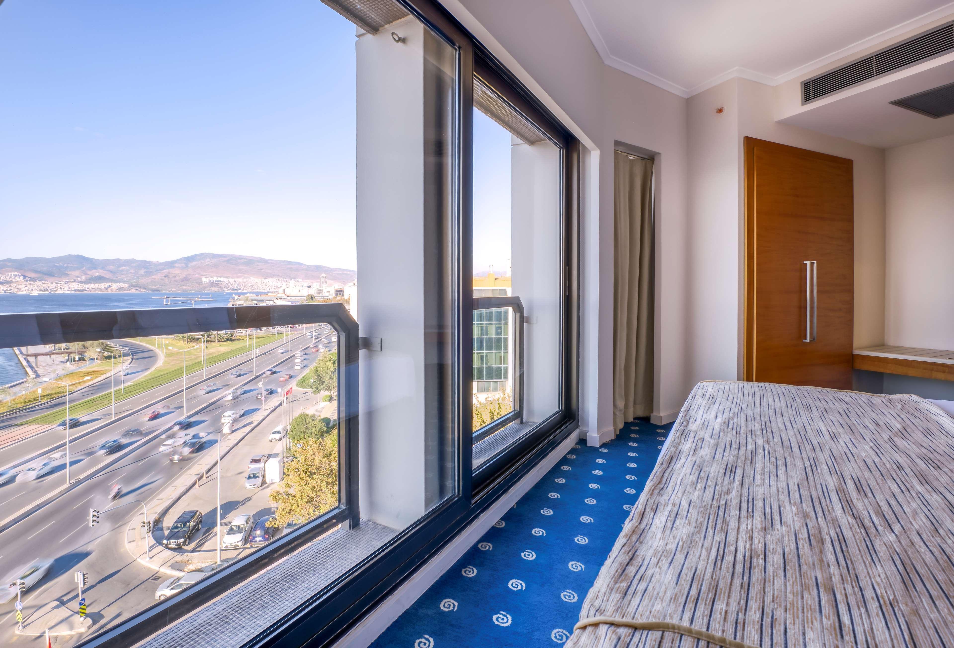 Best Western Plus Hotel Konak Izmir Bagian luar foto