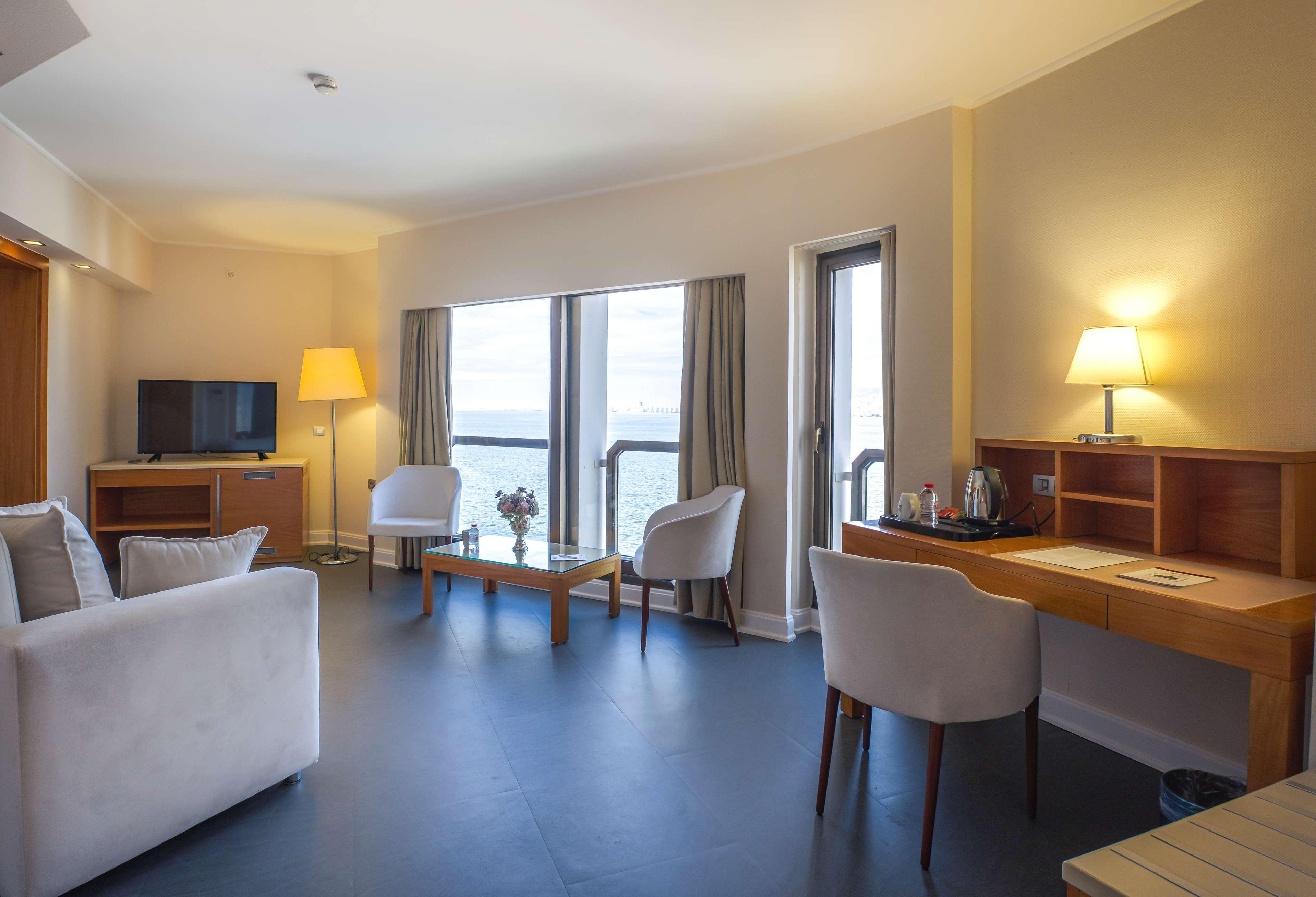 Best Western Plus Hotel Konak Izmir Bagian luar foto