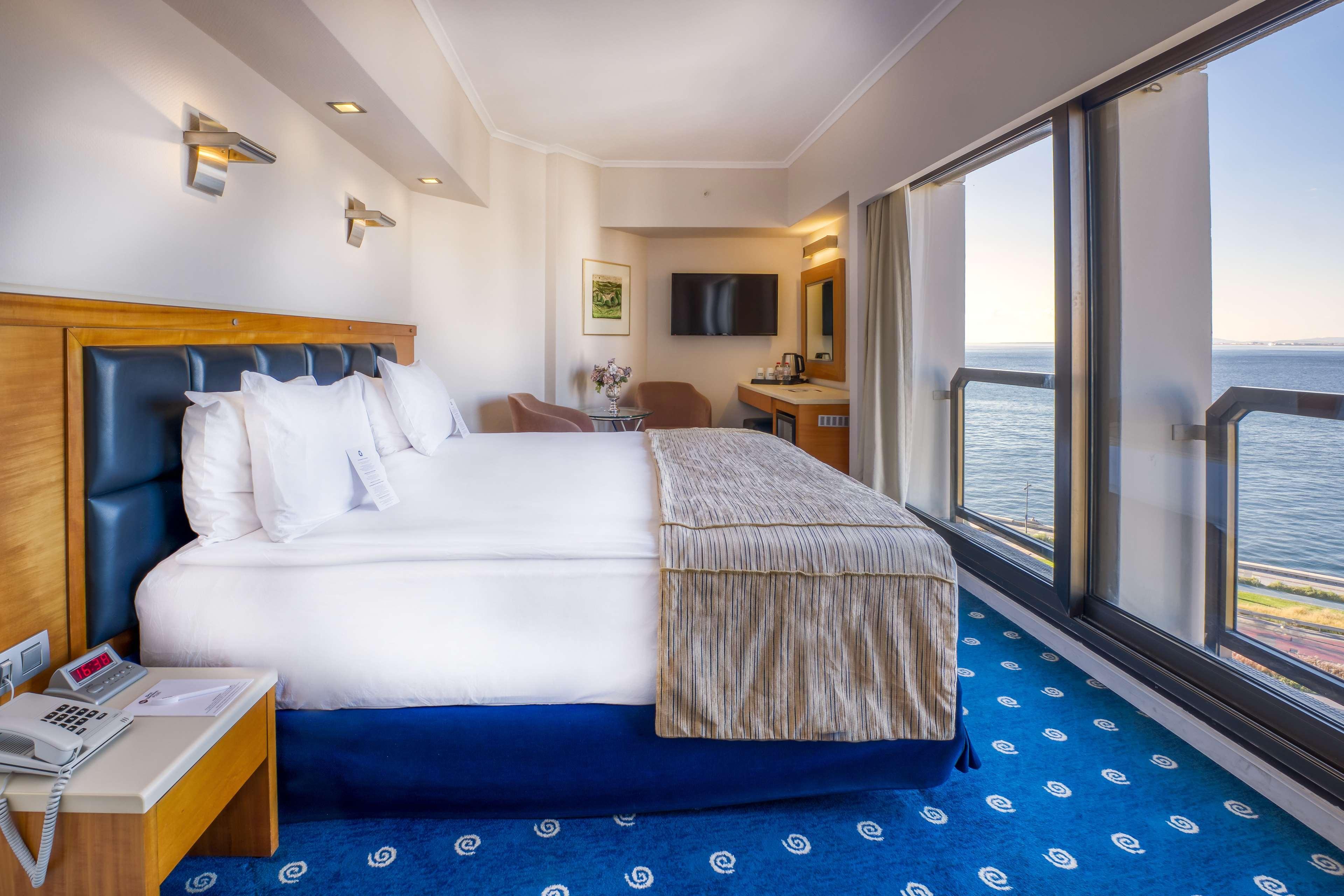 Best Western Plus Hotel Konak Izmir Bagian luar foto