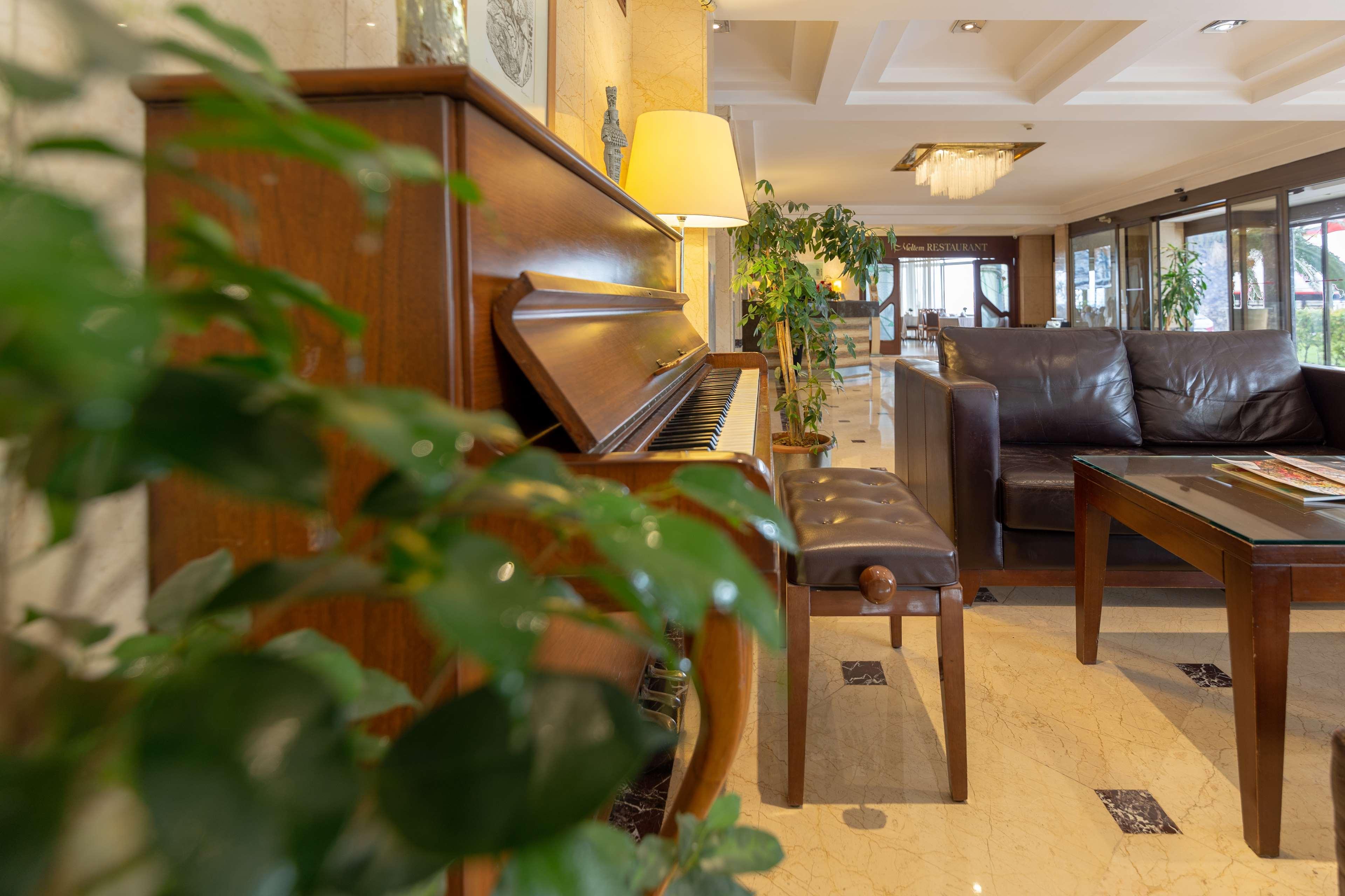Best Western Plus Hotel Konak Izmir Bagian luar foto