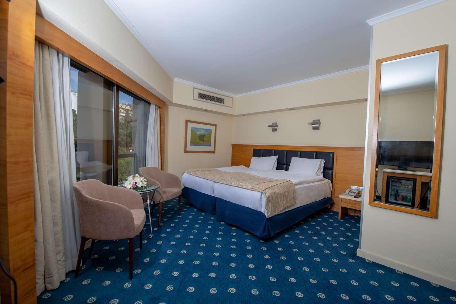 Best Western Plus Hotel Konak Izmir Bagian luar foto