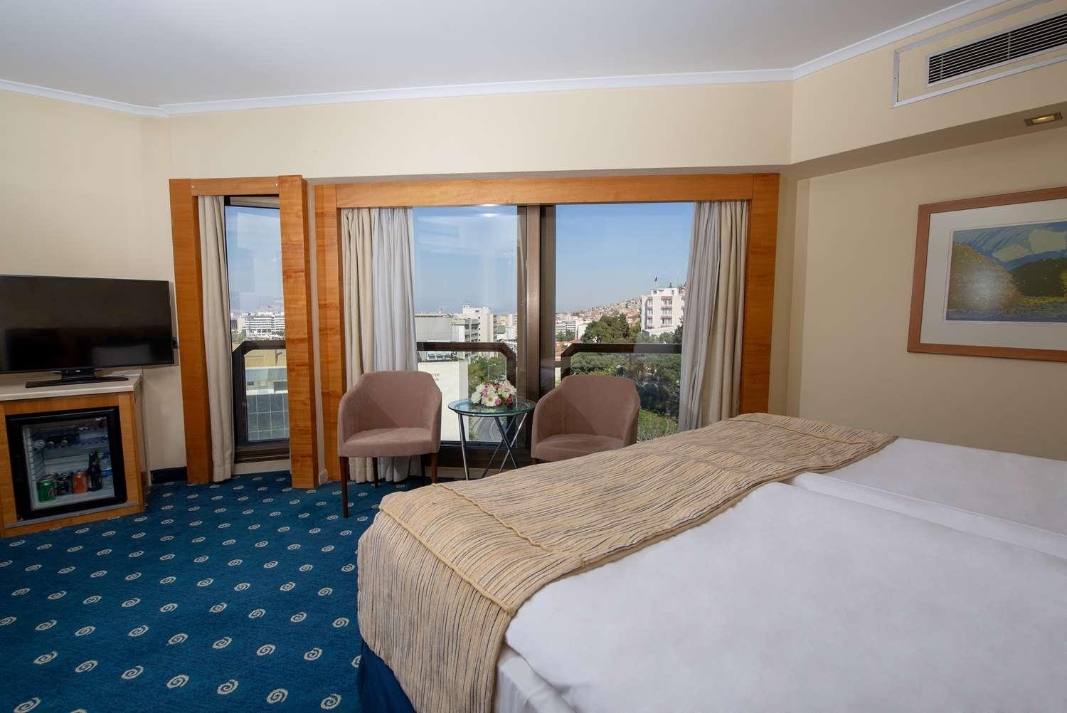 Best Western Plus Hotel Konak Izmir Bagian luar foto