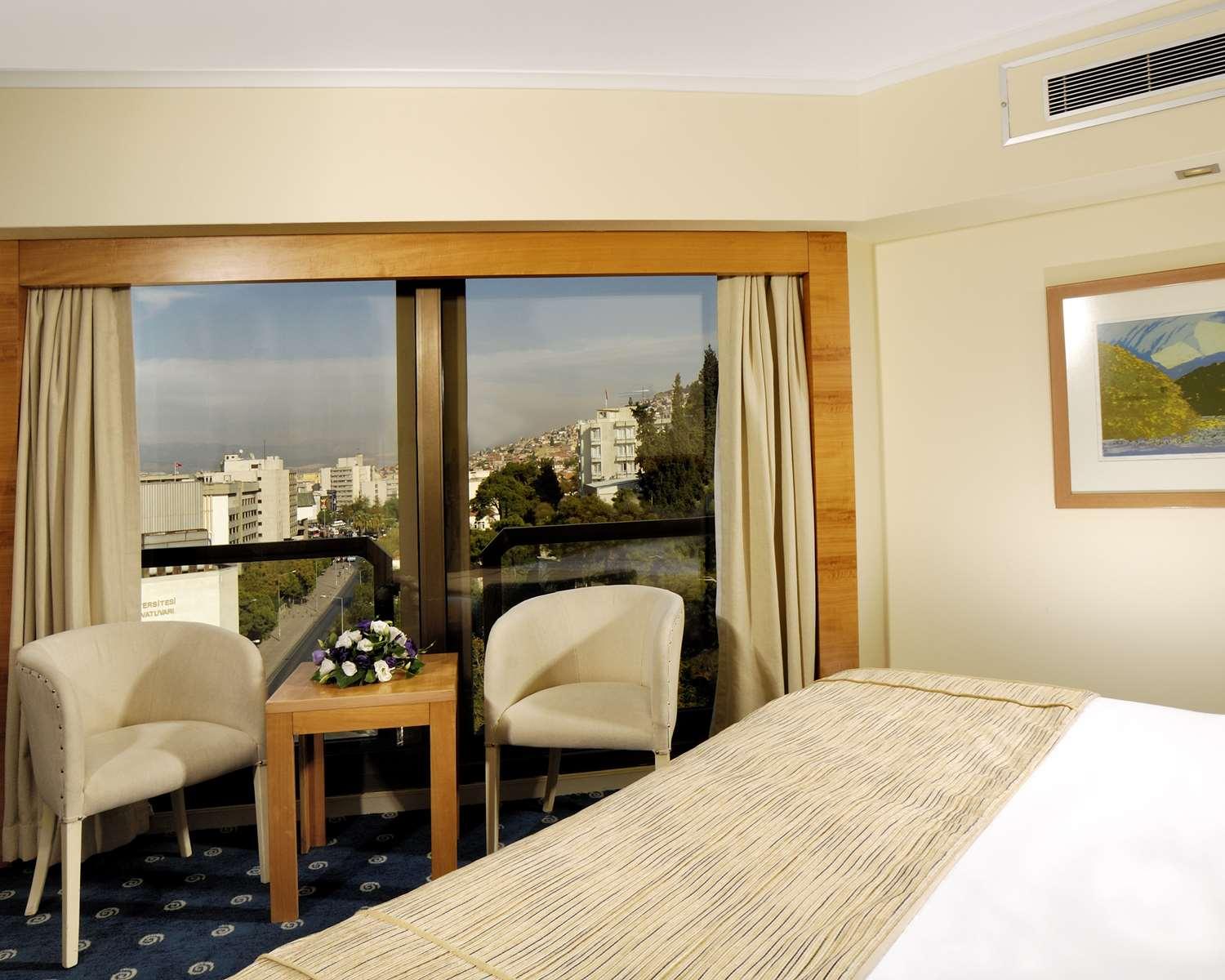 Best Western Plus Hotel Konak Izmir Bagian luar foto