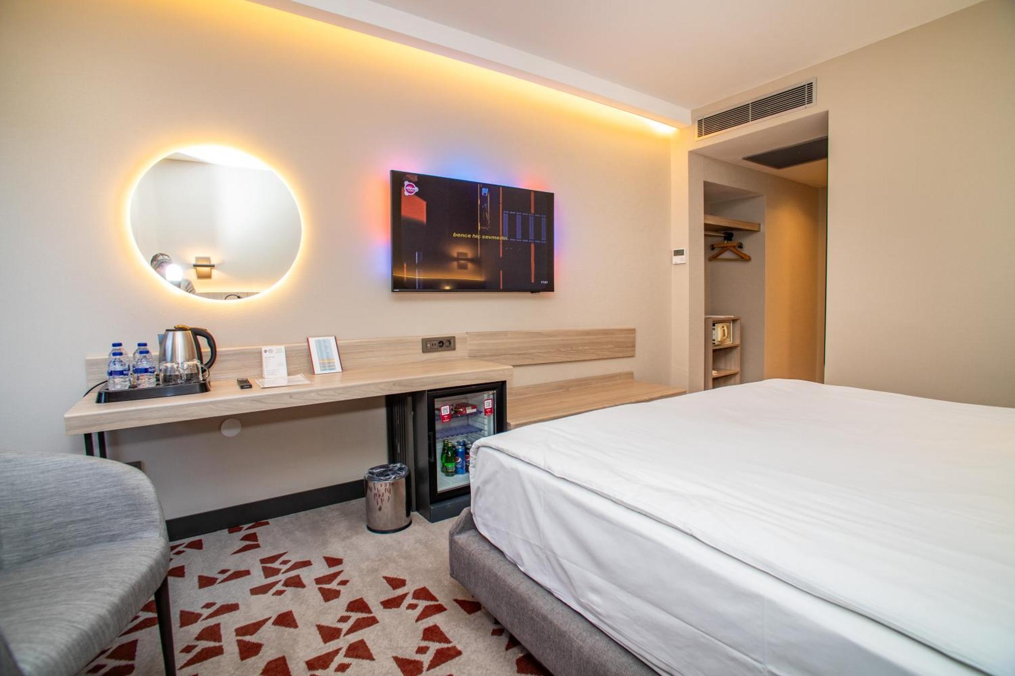 Best Western Plus Hotel Konak Izmir Bagian luar foto